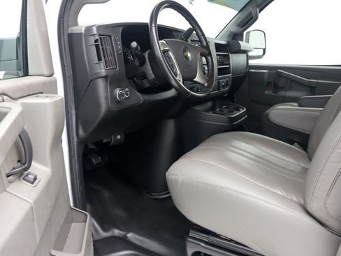 Used 2017 Chevrolet Express 3500 LS RWD image 16