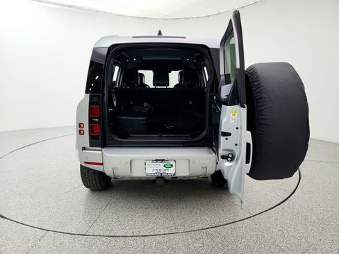 Certified 2022 Land Rover Defender 110 XS Edition image 15