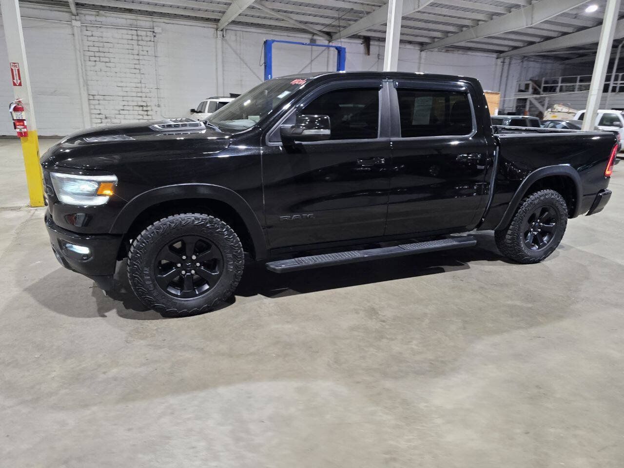 Used 2019 RAM 1500 Sport w/ Level 2 Equipment Group AWD/4WD image 3