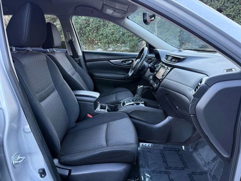 Used 2017 Nissan Rogue SV w/ SV Premium Package image 12