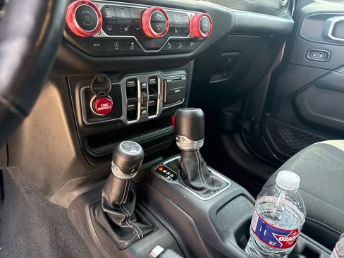Used 2019 Jeep Wrangler Unlimited Sahara w/ Safety Group AWD/4WD image 20