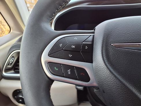 Used 2023 Chrysler Pacifica Limited image 20