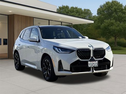 Used 2025 BMW X3 xDrive30i w/ M Sport Package image 4