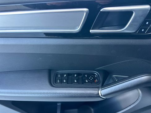 Used 2022 Porsche Cayenne Turbo w/ Assistance Package AWD/4WD image 12