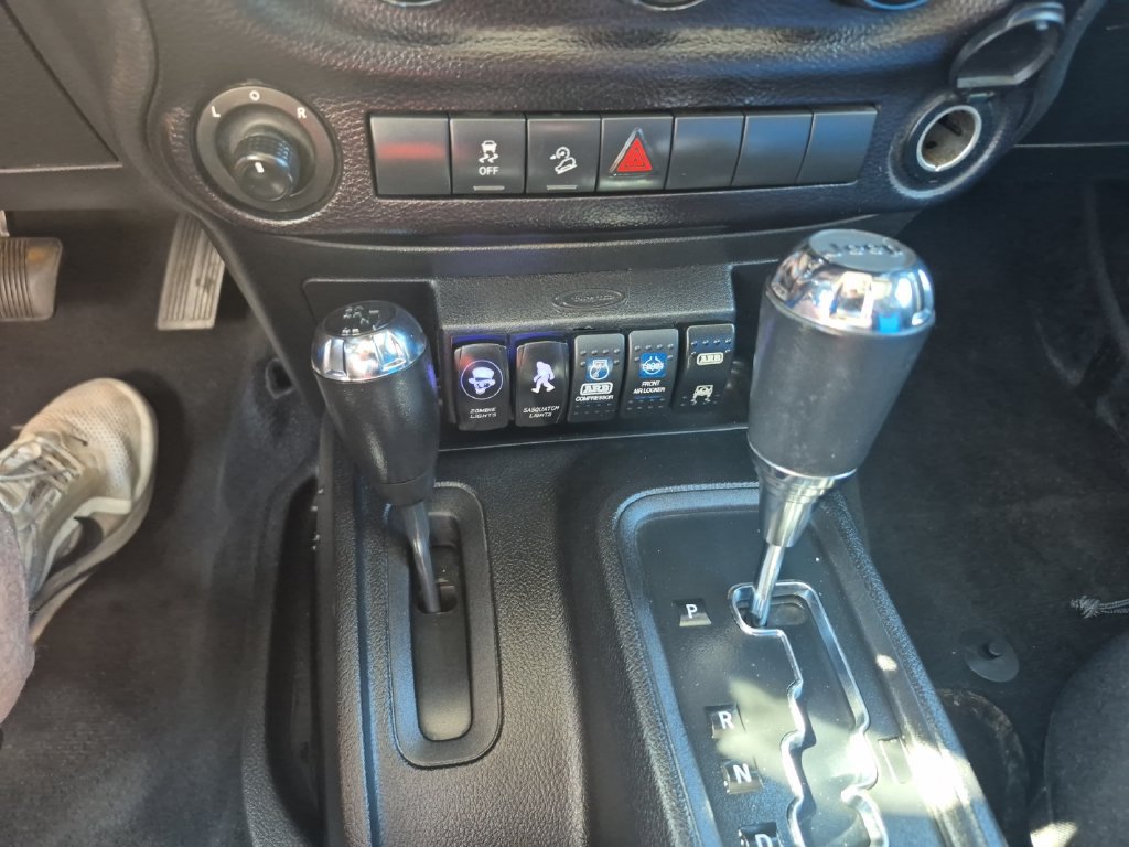 Used 2015 Jeep Wrangler Unlimited Sport AWD/4WD image 21