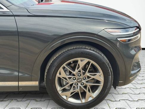 Used 2025 Genesis GV70 2.5T AWD/4WD image 9