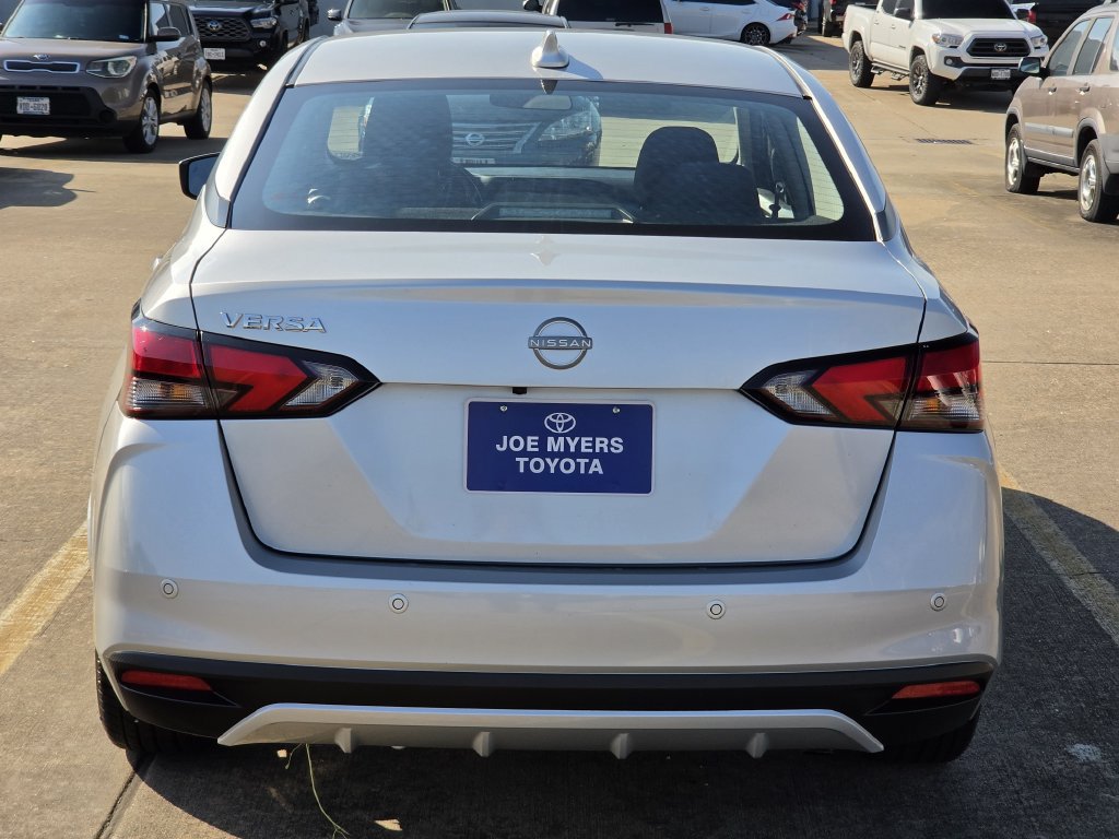Used 2025 Nissan Versa SV FWD image 8