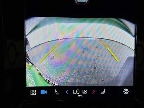 Used 2025 Volvo XC40 B5 Core image 19