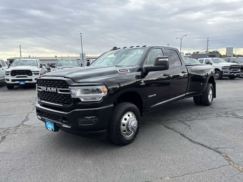 Used 2023 RAM 3500 Big Horn w/ Level B Equipment Group AWD/4WD image 4