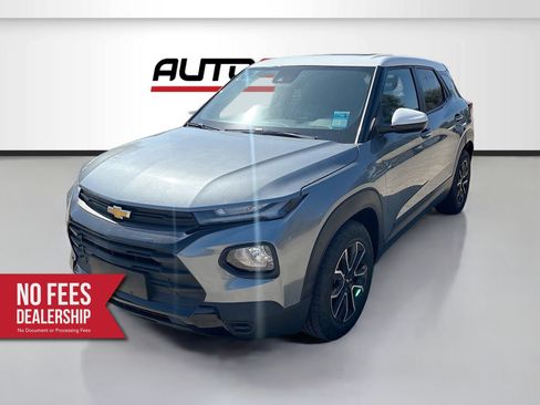 Used 2022 Chevrolet TrailBlazer ACTIV w/ Sun and Liftgate Package FWD image 3