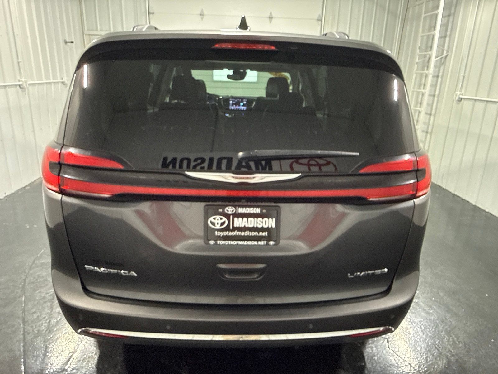 Used 2023 Chrysler Pacifica Limited FWD image 56