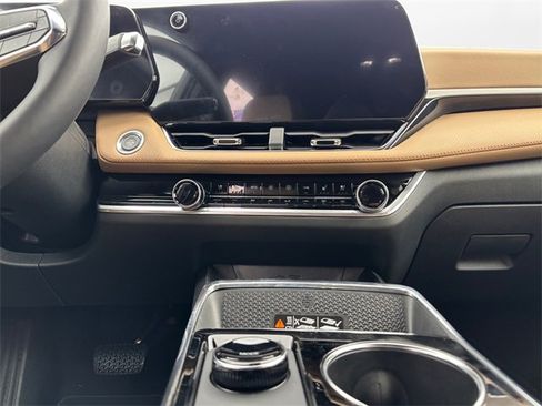 New 2026 Chevrolet Equinox ACTIV w/ Convenience Package III image 11