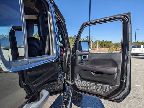 Used 2023 Jeep Gladiator Rubicon w/ Cold Weather Group image 57