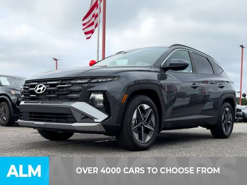 Used 2025 Hyundai Tucson SEL FWD image 2
