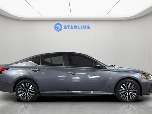 Used 2024 Nissan Altima 2.5 SV FWD image 11
