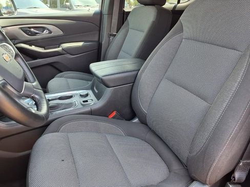 Used 2023 Chevrolet Traverse LT FWD image 3