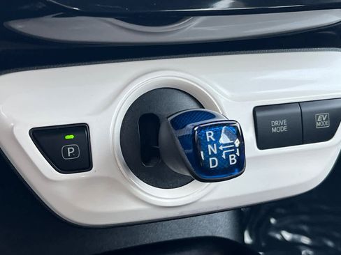 Used 2017 Toyota Prius Two w/ Carpet Mat Package image 22