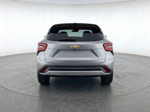 Used 2025 Chevrolet Trax LT FWD image 7
