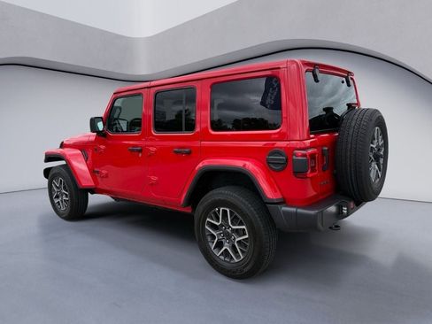 Used 2025 Jeep Wrangler Unlimited Sahara AWD/4WD image 3