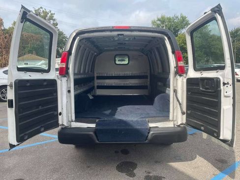 Used 2018 Chevrolet Express 2500 image 18