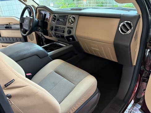 Used 2016 Ford F250 XLT w/ XLT Premium Package AWD/4WD image 16