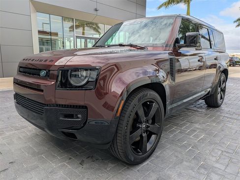 New 2025 Land Rover Defender 130 X-Dynamic SE image 8