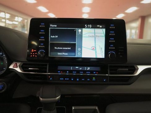 Used 2023 Toyota Sienna XLE w/ XLE Plus Package image 25