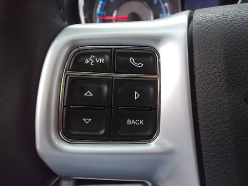 Used 2012 Chrysler Town & Country Touring-L w/ Entertainment Group #2 FWD image 12