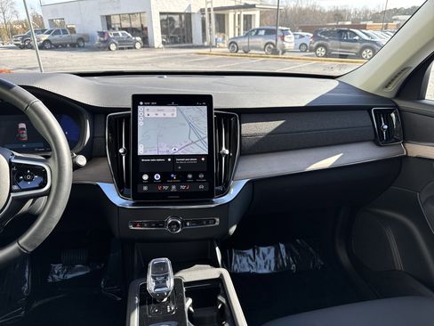 Used 2025 Volvo XC90 B6 Plus image 30