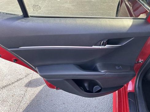 Used 2021 Toyota Camry SE image 16