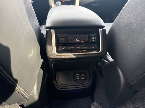 Used 2023 Subaru Ascent Limited image 9