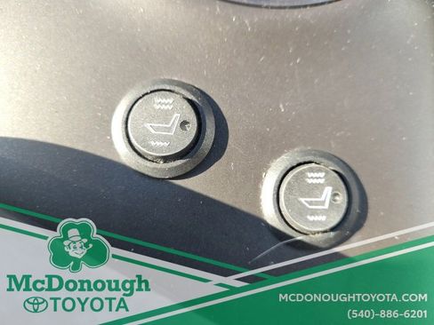 Certified 2022 Toyota Camry SE image 24