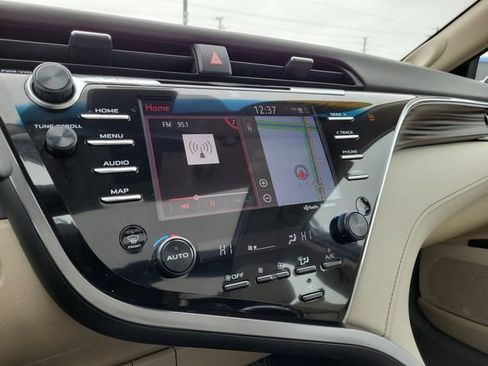 Used 2018 Toyota Camry XLE image 26