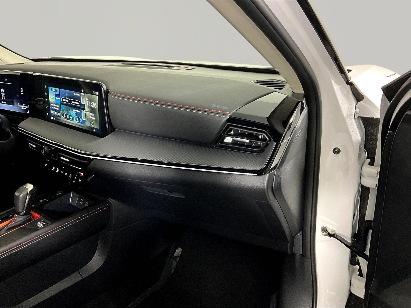 Used 2025 Nissan Kicks SR w/ SR Premium Package AWD/4WD image 26