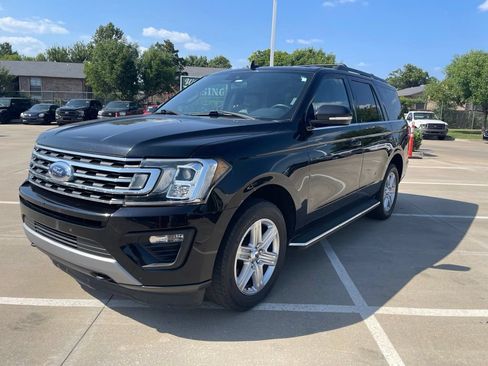 Used 2020 Ford Expedition XLT w/ Equipment Group 202A AWD/4WD image 3