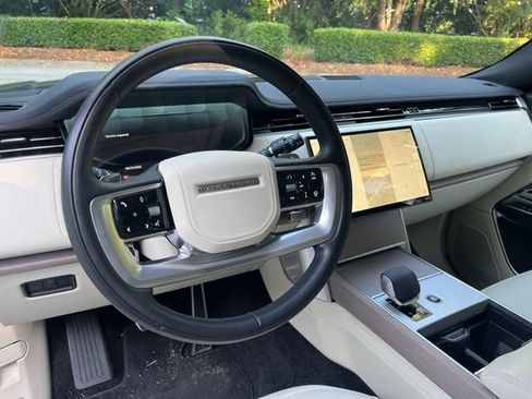 Used 2025 Land Rover Range Rover SE AWD/4WD image 6