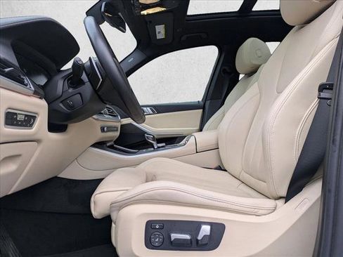 Used 2022 BMW X5 xDrive40i w/ Parking Assistance Package image 17