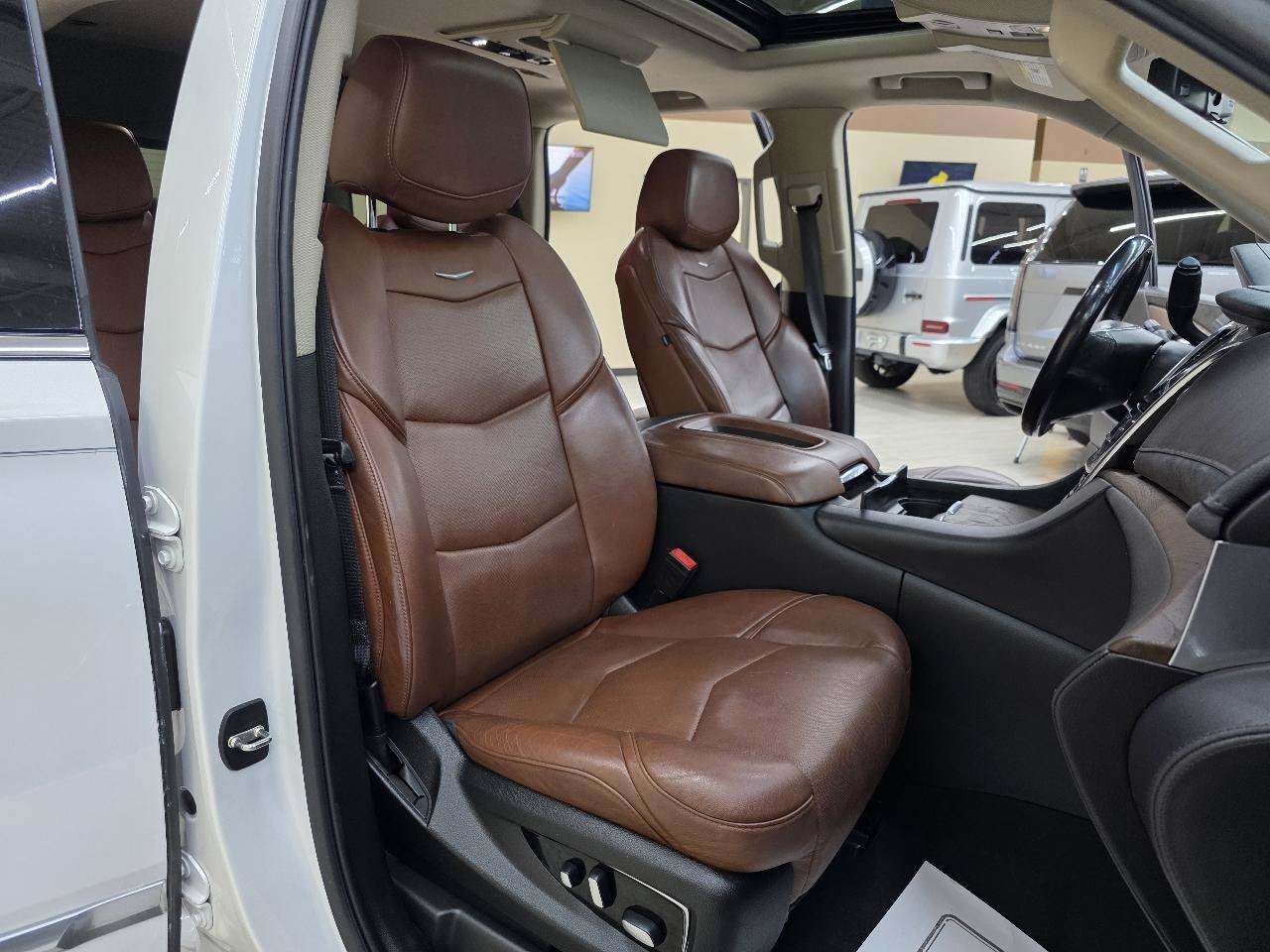 Used 2019 Cadillac Escalade Premium Luxury AWD/4WD image 21