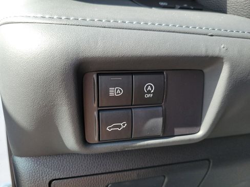 Used 2023 Toyota Highlander XLE FWD image 24