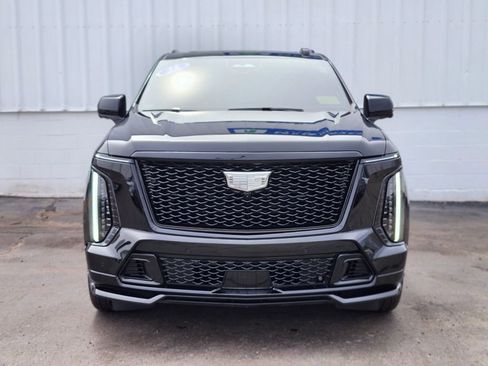 Certified 2025 Cadillac Escalade V w/ LPO, Floor Liner Package image 8