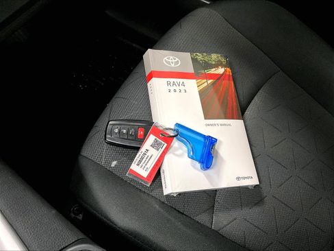 Used 2023 Toyota RAV4 XLE w/ Convenience Package image 31