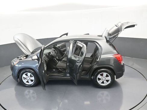 Used 2019 Chevrolet Trax LS w/ Tint and Cruise Package image 62