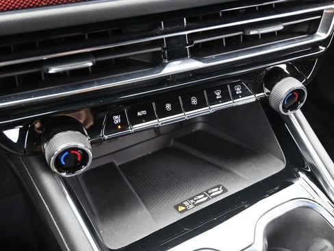 Used 2024 Chevrolet Traverse Z71 w/ Enhanced Driving Package image 32