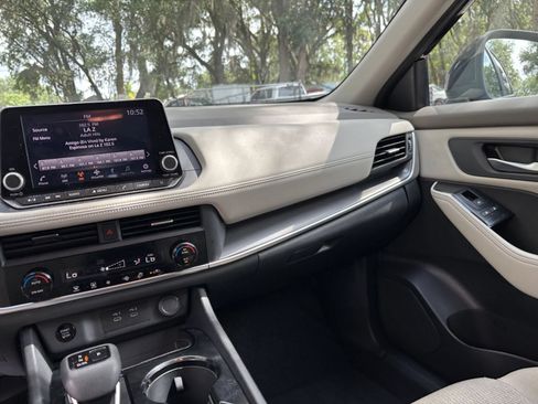 Used 2025 Nissan Rogue SV FWD image 31