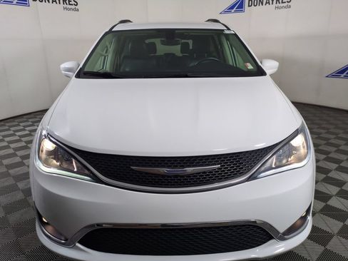 Used 2018 Chrysler Pacifica Touring-L FWD image 11