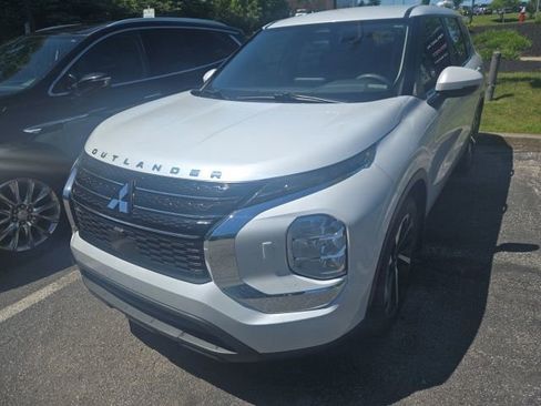 Used 2022 Mitsubishi Outlander ES AWD/4WD image 2