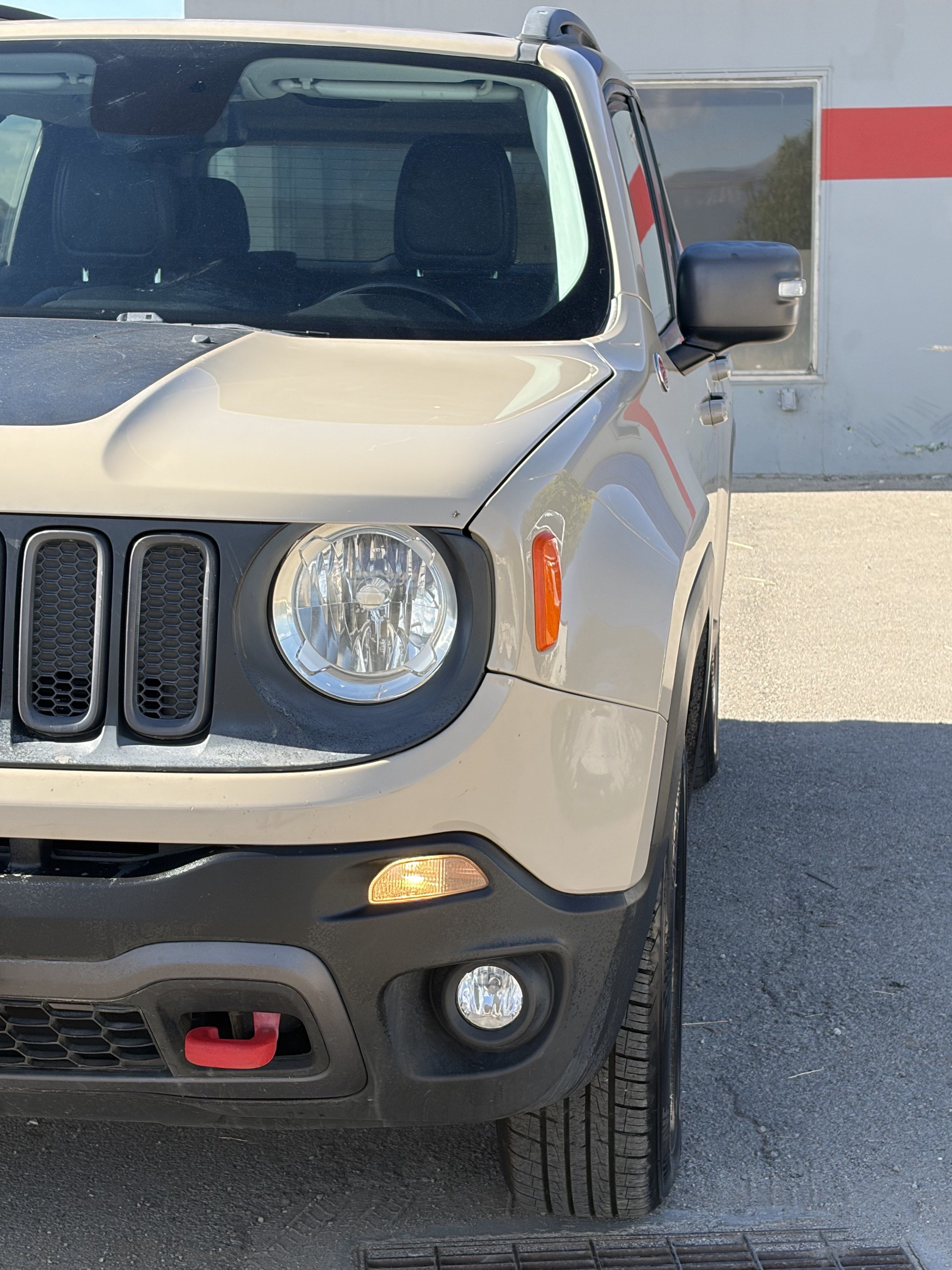 Used 2016 Jeep Renegade Trailhawk w/ Premium Trailhawk Package AWD/4WD image 6