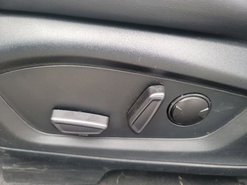 Used 2022 Ford Explorer XLT w/ Equipment Group 202A RWD image 10