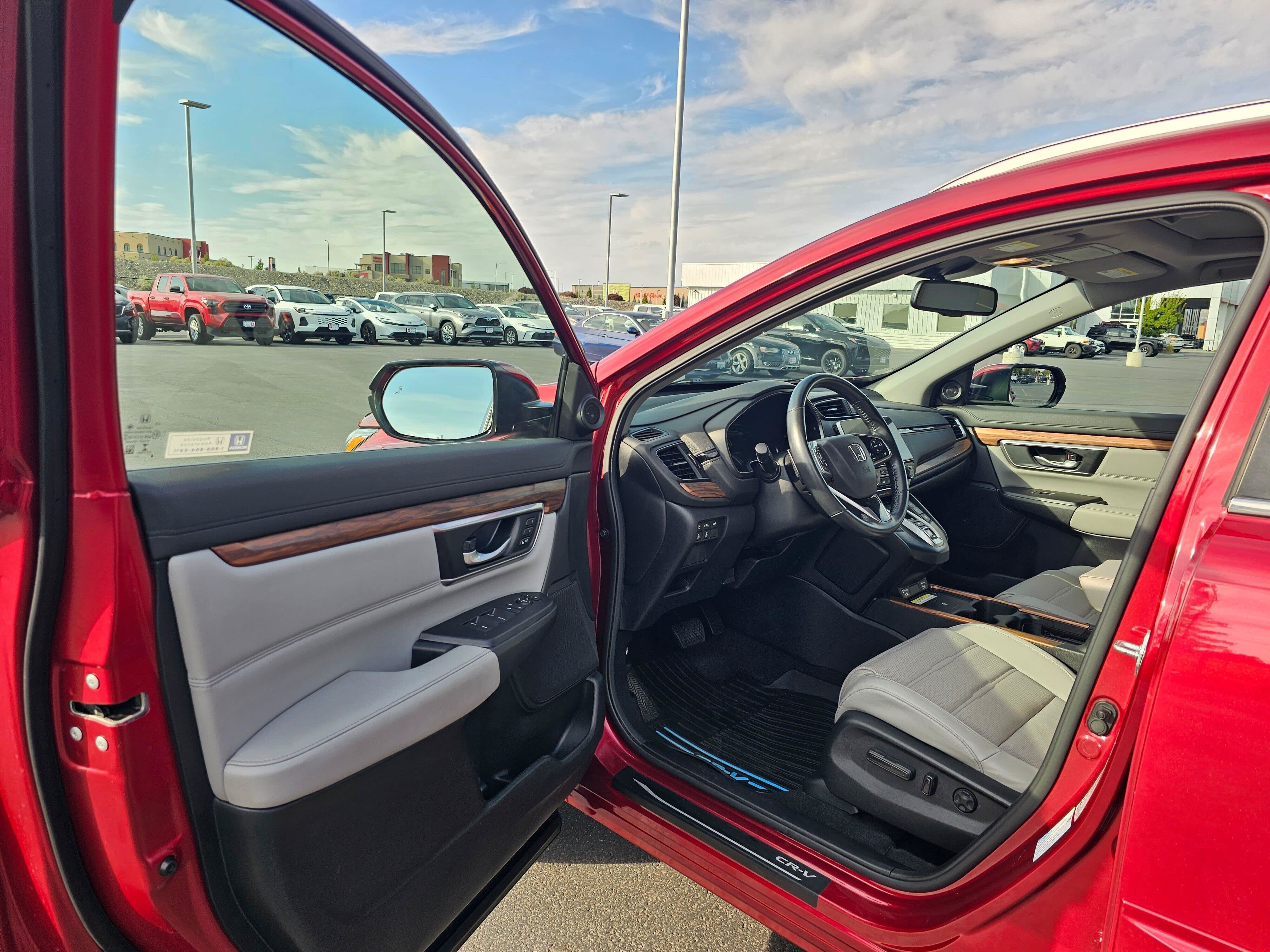 Used 2022 Honda CR-V Touring image 18