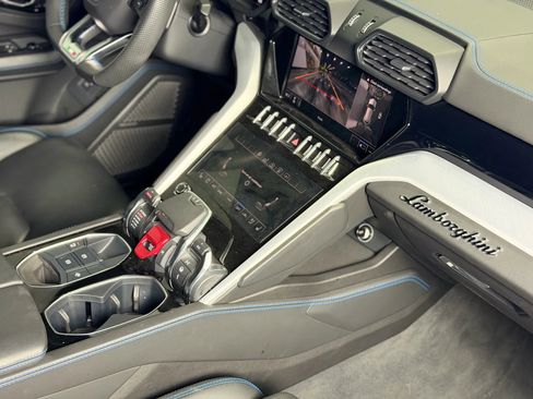 Used 2020 Lamborghini Urus Sport Utility 4D image 26